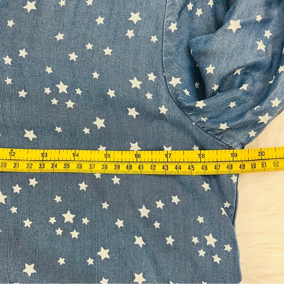 Neiman Marcus 3/4 Sleeve Chambray Blouse with Star Print/Asymmetrical Hem - Picture 12 of 16